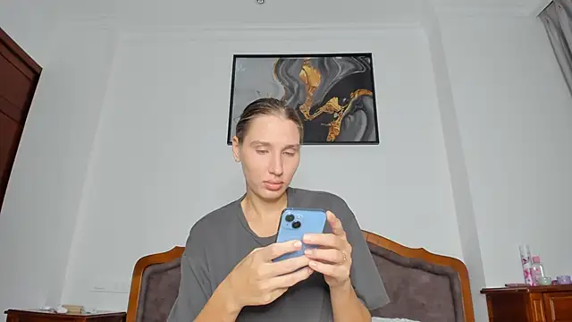 Snapshot of SofiClimbing chatting on 11.19.25 SofiClimbing online show from 11.19.25