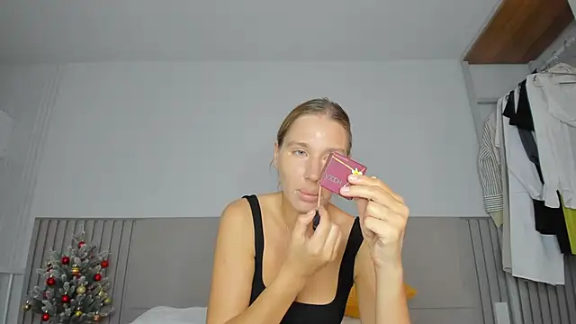 Snapshot of SofiClimbing chatting on 12.16.25 SofiClimbing online show from 12.16.25