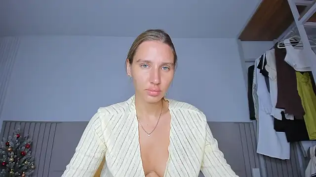 Snapshot of SofiClimbing chatting on 12.18.25 SofiClimbing online show from 12.18.25