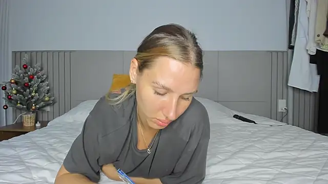 Snapshot of SofiClimbing chatting on 12.23.25 SofiClimbing online show from 12.23.25