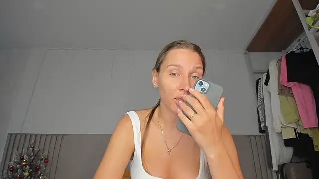 Snapshot of SofiClimbing chatting on 01.12.26 SofiClimbing online show from 01.12.26