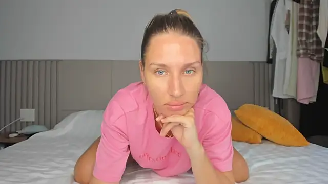 Snapshot of SofiClimbing chatting on 03.12.26 SofiClimbing online show from 03.12.26