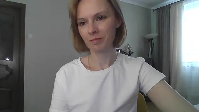 AdelleLovee  online show from 06.04.26
