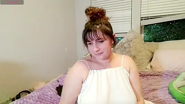 Snapshot of maddiliz chatting on 02.20.26 maddiliz online show from 02.20.26