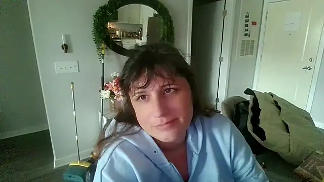 Snapshot of maddiliz chatting on 04.13.26 maddiliz online show from 04.13.26