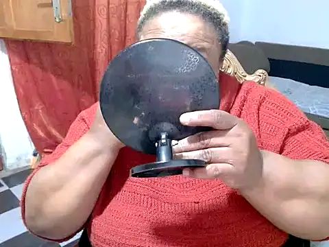 ROSESNICKER00 online show from 06.26.26