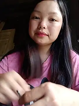 Snapshot of Linna-bae chatting on 06.13.26 Linna-bae online show from 06.13.26