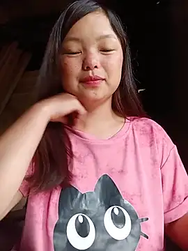 Snapshot of Linna-bae chatting on 06.15.26 Linna-bae online show from 06.15.26