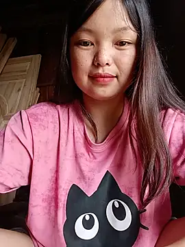 Snapshot of Linna-bae chatting on 06.19.26 Linna-bae online show from 06.19.26