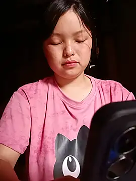 Snapshot of Linna-bae chatting on 06.23.26 Linna-bae online show from 06.23.26