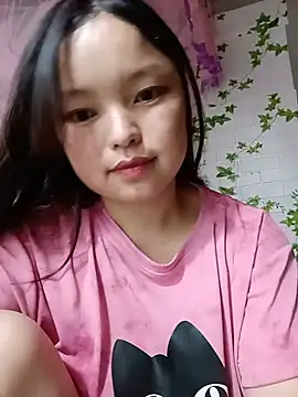 Snapshot of Linna-bae chatting on 06.25.26 Linna-bae online show from 06.25.26