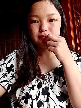Snapshot of Linna-bae chatting on 07.10.26 Linna-bae online show from 07.10.26