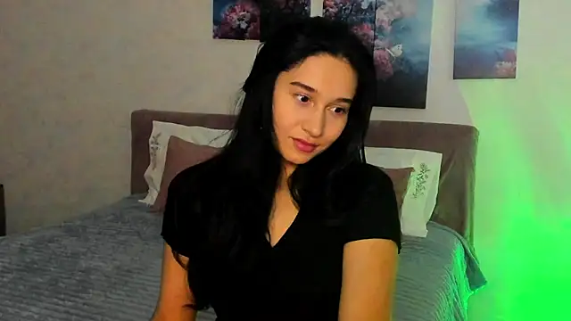 Camilla  Noor online show from 06.18.26