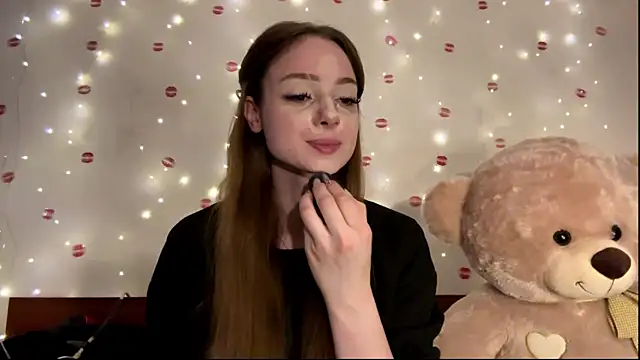 Snapshot of itskylieee chatting on 06.10.26 itskylieee online show from 06.10.26