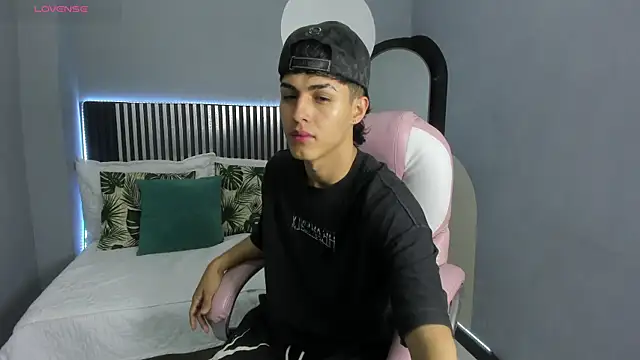 Axel Mendozaa online show from 06.12.26