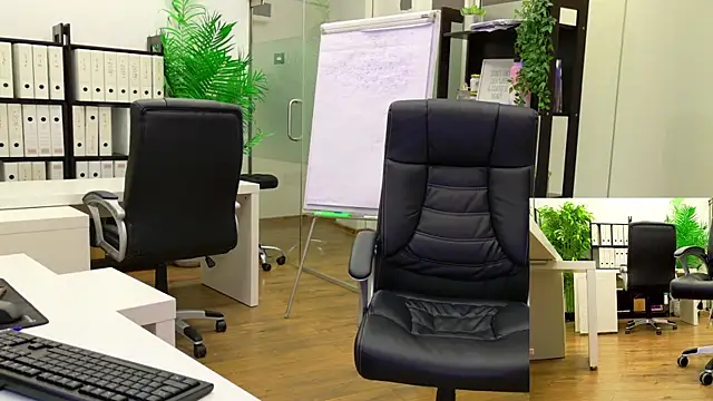 Snapshot of BabesGoWild chatting on 10.02.25 BabesGoWild online show from 10.02.25