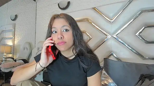 Snapshot of Chloe_Belll chatting on 07.29.26 Chloe Belll online show from 07.29.26