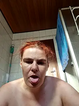 Snapshot of GoldenWifee chatting on 07.26.26 GoldenWifee online show from 07.26.26