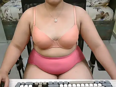 Snapshot of sexy_shanaya_ chatting on 07.28.26 sexy shanaya online show from 07.28.26