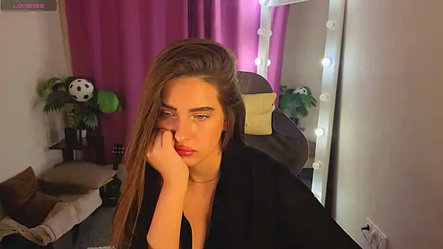 Snapshot of Bella__Kallen chatting on 06.29.26 Bella Kallen online show from 06.29.26