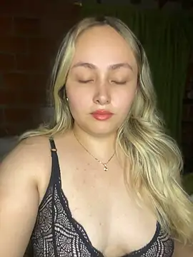 Snapshot of Rositafresitaa chatting on 06.26.26 Rositafresitaa online show from 06.26.26