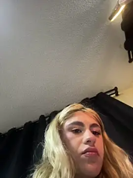 Snapshot of Lia-firee chatting on 06.19.26 Lia-firee online show from 06.19.26