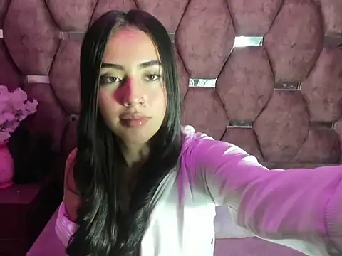 Snapshot of Dulcineaa19 chatting on 06.27.26 Dulcineaa19 online show from 06.27.26