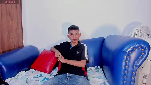 littlecum18 online show from 06.21.26