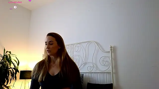 Snapshot of Ginnybabe_ chatting on 12.09.24 Ginnybabe  online show from 12.09.24