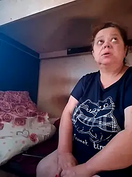 Snapshot of oksana72 chatting on 09.21.25 oksana72 online show from 09.21.25