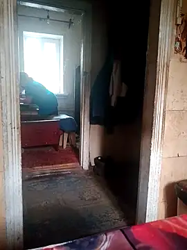 Snapshot of oksana72 chatting on 09.28.25 oksana72 online show from 09.28.25