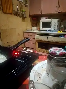 Snapshot of oksana72 chatting on 09.28.25 oksana72 online show from 09.28.25