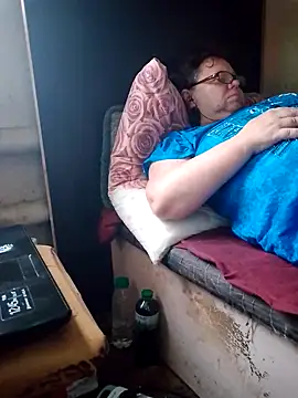 Snapshot of oksana72 chatting on 10.02.25 oksana72 online show from 10.02.25