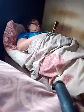 Snapshot of oksana72 chatting on 10.22.25 oksana72 online show from 10.22.25