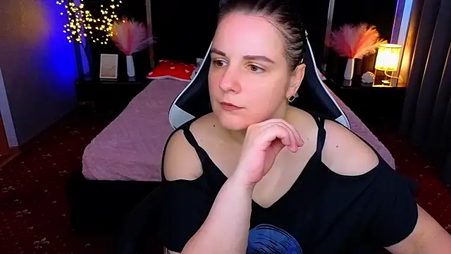 Snapshot of KatrinMilly chatting on 06.16.26 KatrinMilly online show from 06.16.26