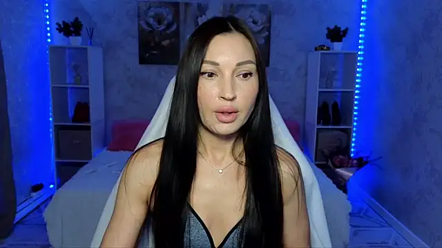 NikoleMills online show from 06.19.26