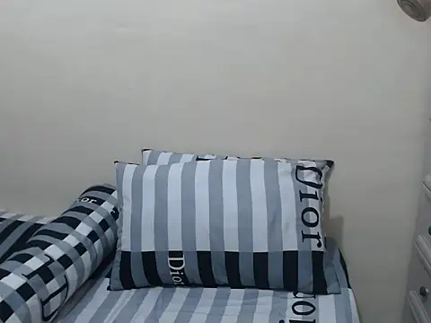 Snapshot of GorgeousPinay_x chatting on 06.19.26 GorgeousPinay x online show from 06.19.26