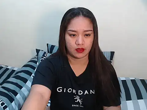 Snapshot of GorgeousPinay_x chatting on 07.18.26 GorgeousPinay x online show from 07.18.26