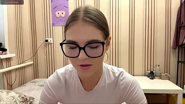 Snapshot of MiaWonderind chatting on 07.22.26 MiaWonderind online show from 07.22.26
