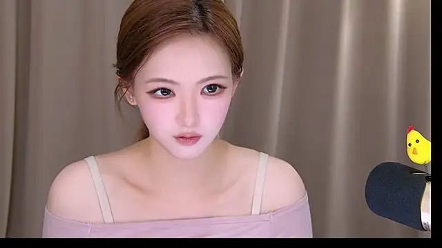 Snapshot of ninimissy chatting on 06.14.26 ninimissy online show from 06.14.26