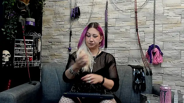 Miss Kaz online show from 07.23.26