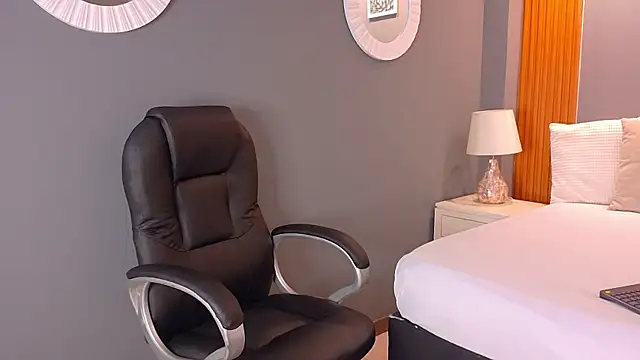 Snapshot of Juliana_Valencian chatting on 06.25.26 Juliana Valencian online show from 06.25.26