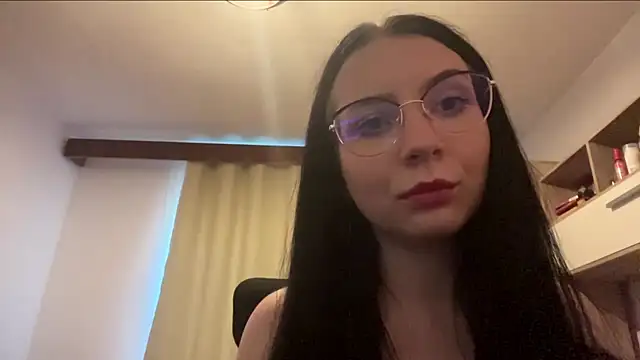 Snapshot of LucyHotelling chatting on 06.20.26 LucyHotelling online show from 06.20.26