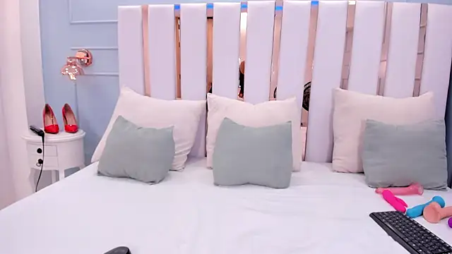 alana gloow online show from 07.24.26