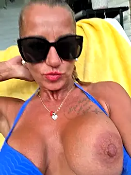 housewifebella online show from 07.17.26