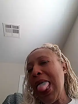 BlackPearlz69 online show from 01.24.25