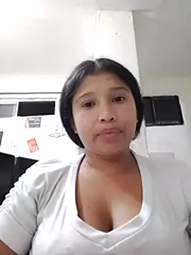 Snapshot of Nati_linda chatting on 06.17.26 Nati linda online show from 06.17.26