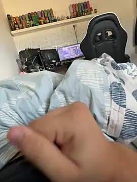 Snapshot of Ethandiggg chatting on 06.15.26 Ethandiggg online show from 06.15.26