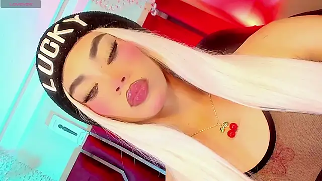 Snapshot of Dafnne-xxx chatting on 06.16.26 Dafnne-xxx online show from 06.16.26