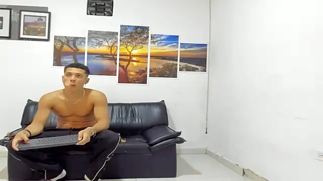 MAX LEGEND online show from 06.26.26